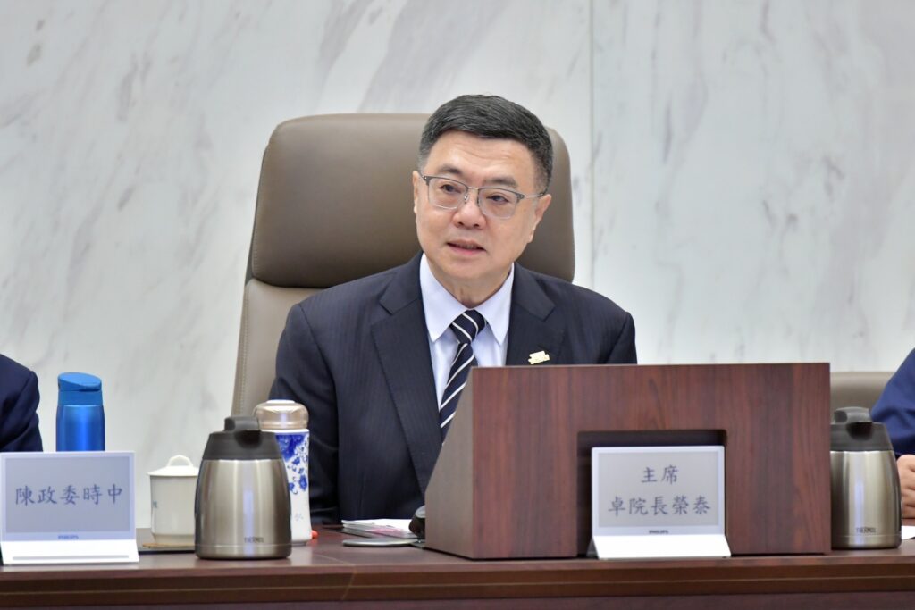 卓榮泰指出，「壯世代社會參與促進方案」主要聚焦於「55歲以上、健康、有工作能力，且為生產者及消費者」的壯世代群體。圖：行政院提供