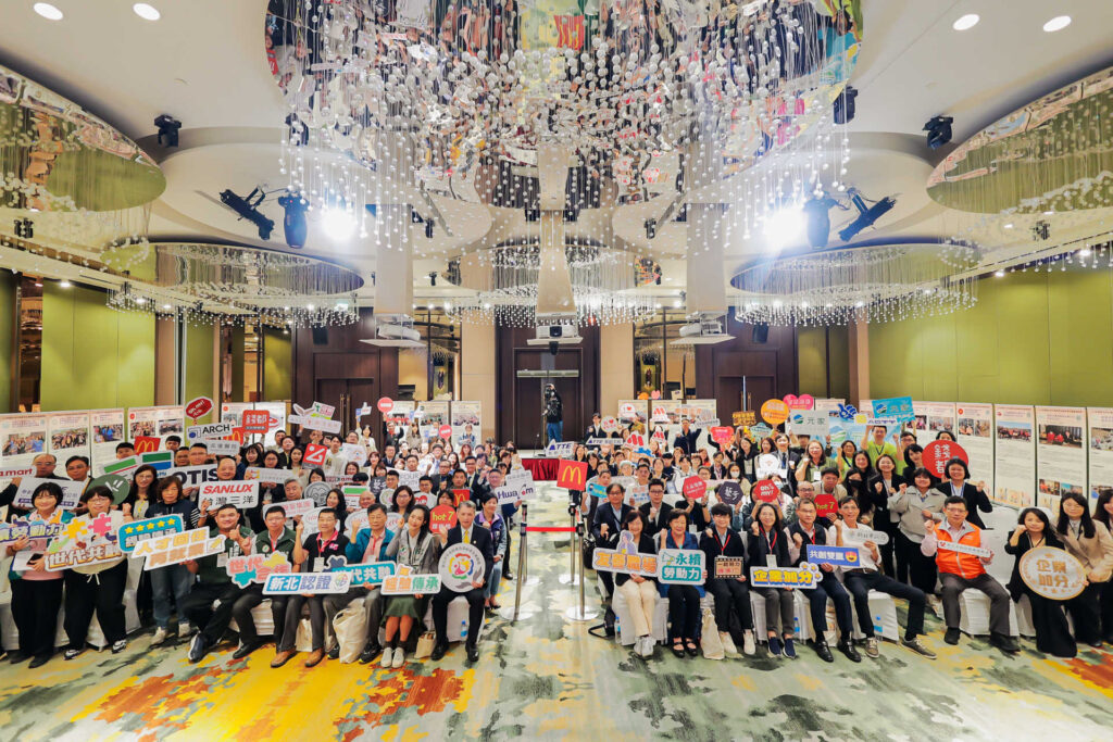 勞工局目前已在板橋和三重成立「新北市銀髮人才服務據點」及「婦女及中高齡者職場續航中心」