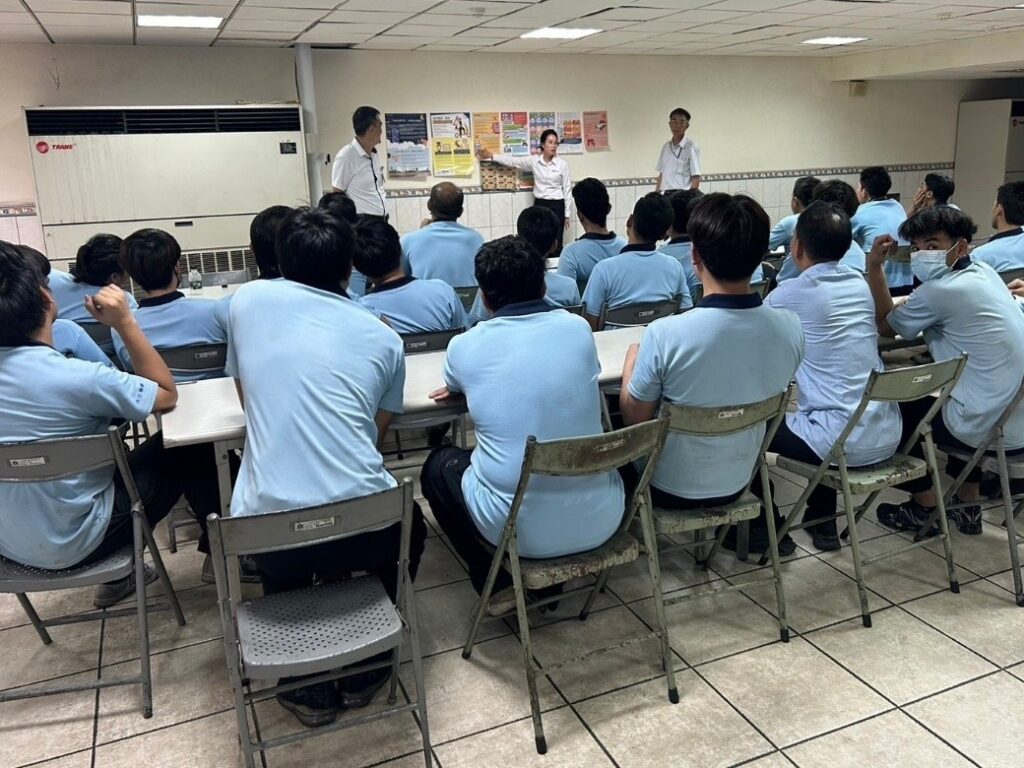 勞工局派員至事業單位宣導，圖：臺中市勞工局提供